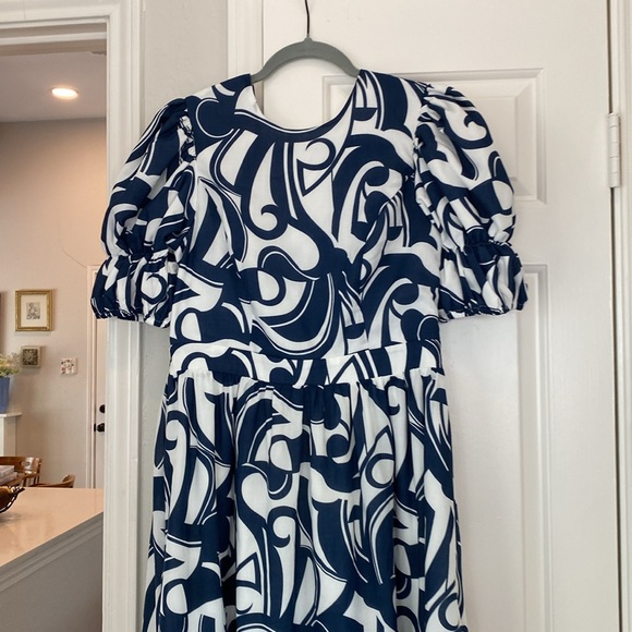 TUCKERNUCK hyacinth house smocked swirl print midi - Picture 3 of 10